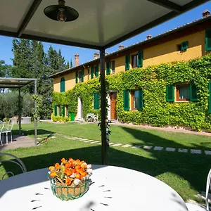 https://villa-santa-chiara.it-tuscanyhotel.com